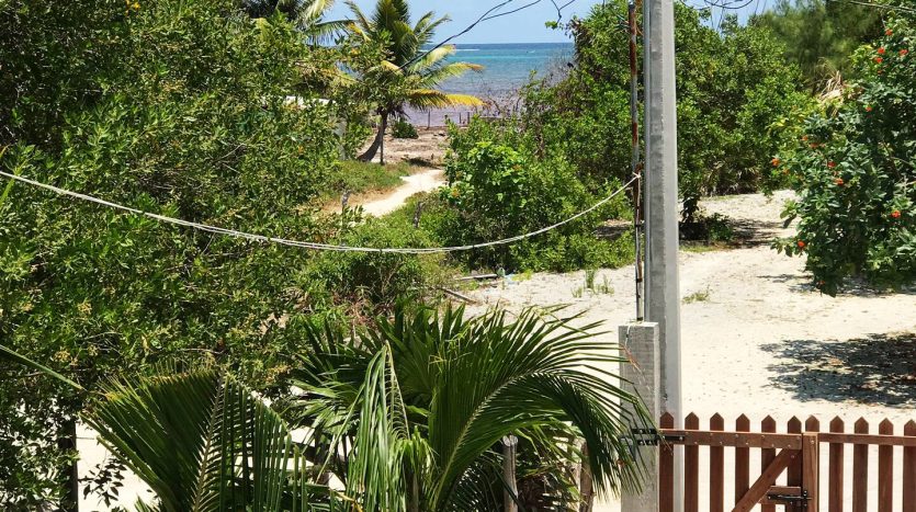 Acogedora Casa de Madera a unos Pasos del Mar en Xcalak, el último rincón virgen de Quintana Roo.