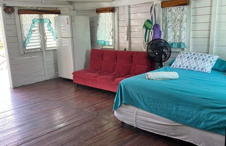 Acogedora Casa de Madera a unos Pasos del Mar en Xcalak, el último rincón virgen de Quintana Roo.
