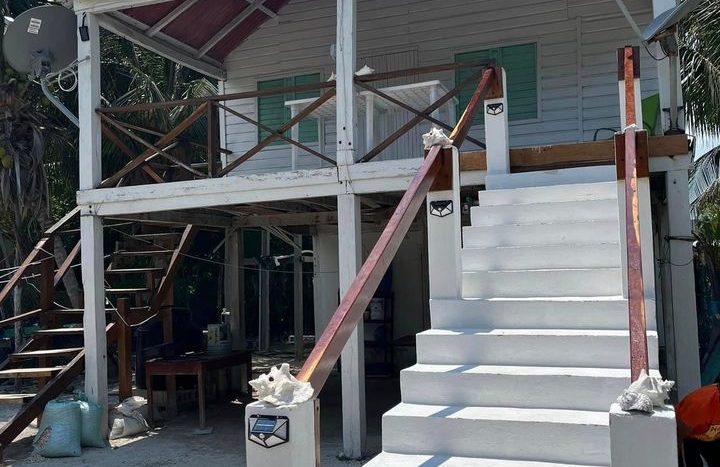 Acogedora Casa de Madera a unos Pasos del Mar en Xcalak, el último rincón virgen de Quintana Roo.